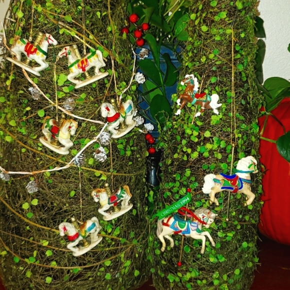 Vintage Carousel House Ornaments lot of 9 - Picture 2 of 10